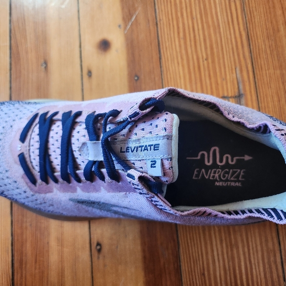 Brooks Women's Levitate Running Shoe - Picture 3 of 6